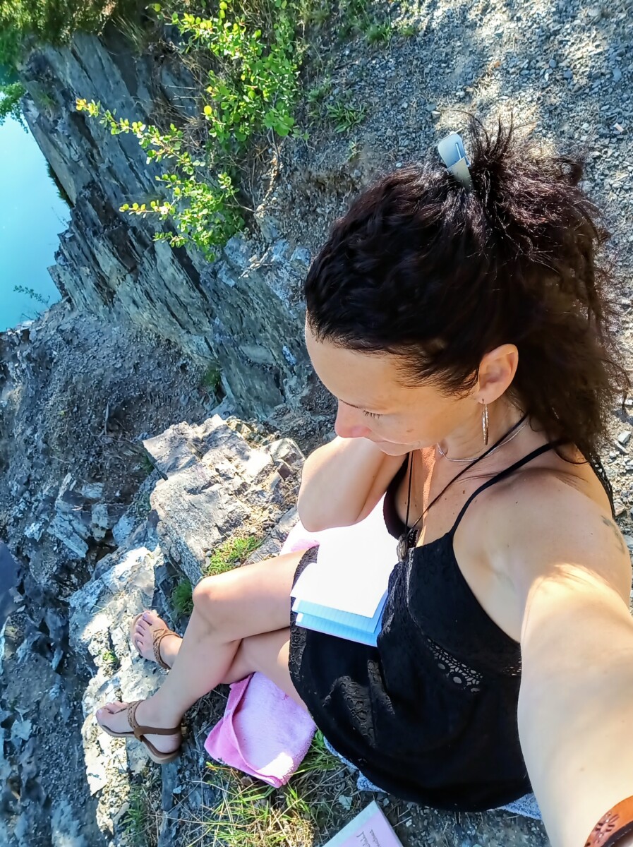 ČERVEN - 25. června 2026 od 17:00 - 17:50 hodin ONLINE YOUTUBE setkání naživo V NOVÝCH rovinách bytí s prostorem na tvé otázky do četu :-)